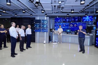 校黨委理論中心組赴奇安信開展人工智能實(shí)踐研學(xué) 探索網(wǎng)絡(luò)技術(shù)研發(fā)與服務(wù)新路徑